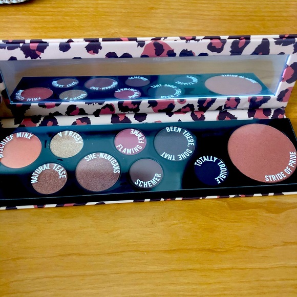 Mac Mischief Minx eyeshadow palette - Picture 2 of 3